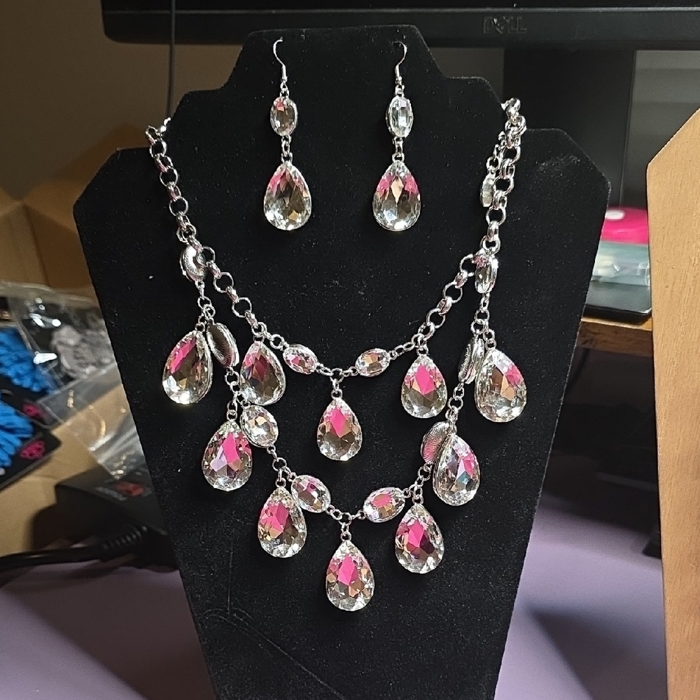 Elegant Silver and Crystal Jewelry Set
